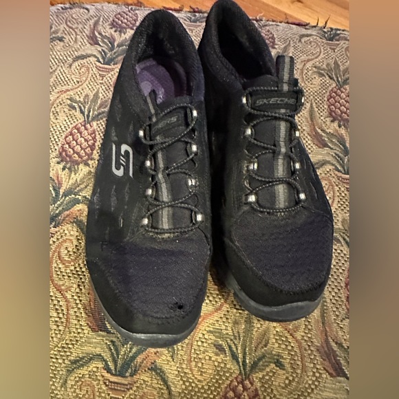 - 5 for $25- Skechers size 8.5 black and gray - Picture 2 of 16